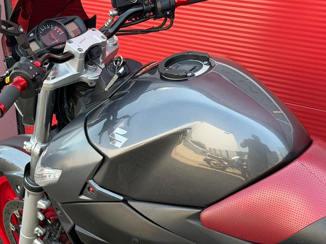 suzuki - gsr-600
