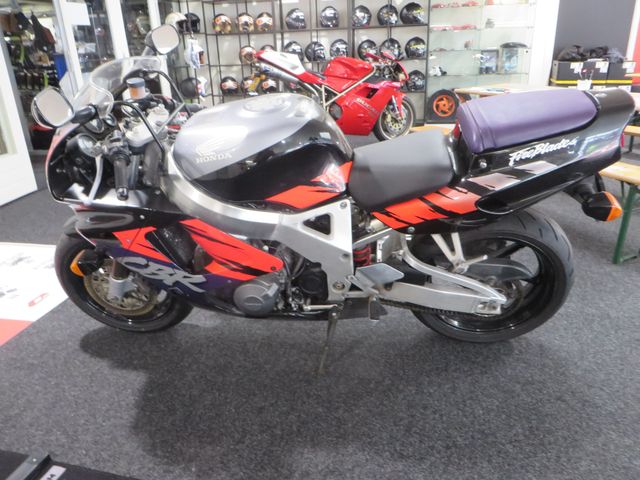 honda - cbr-900-rr-fireblade