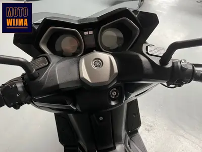 YAMAHA X MAX 250 ABS – foto 4