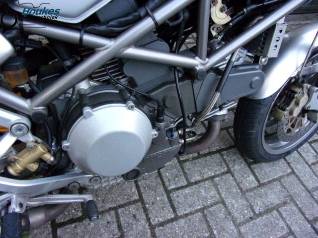 ducati - m-900-monster