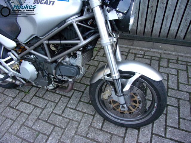 ducati - m-900-monster