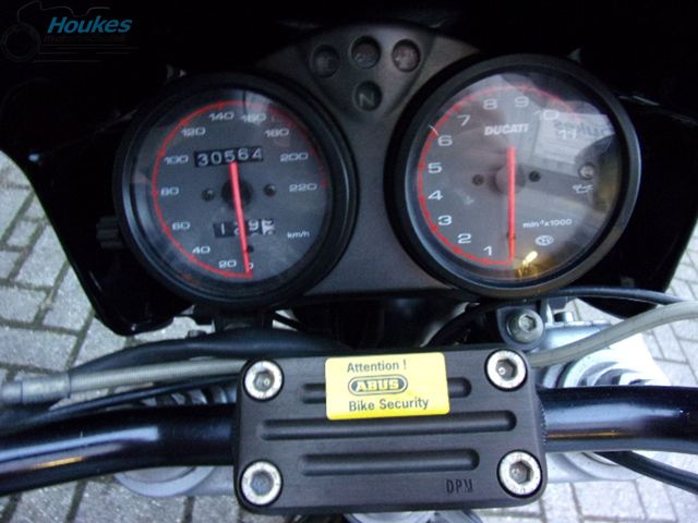 ducati - m-900-monster