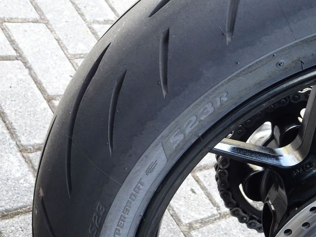 aprilia - tuono-v4-1100-rr