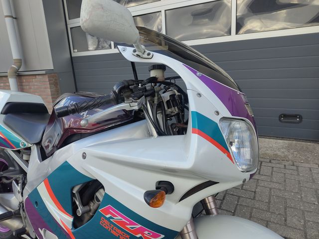 yamaha - fzr-600-r