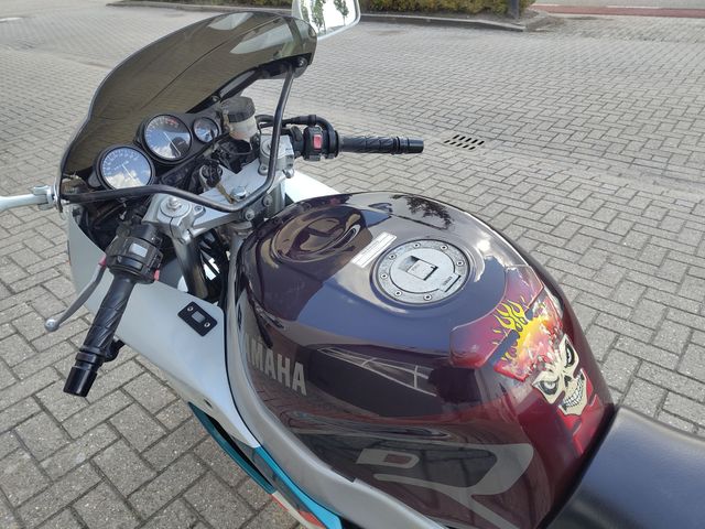 yamaha - fzr-600-r