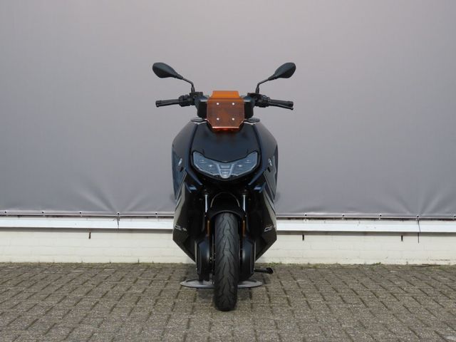 bmw - ce-04
