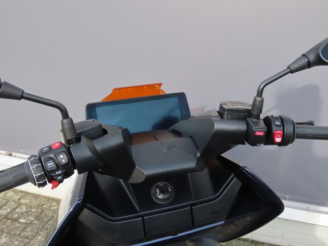 bmw - ce-04