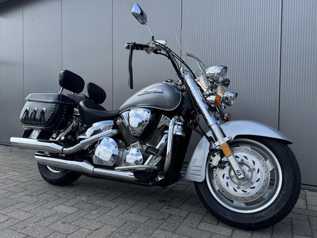 honda - vtx-1300-retro