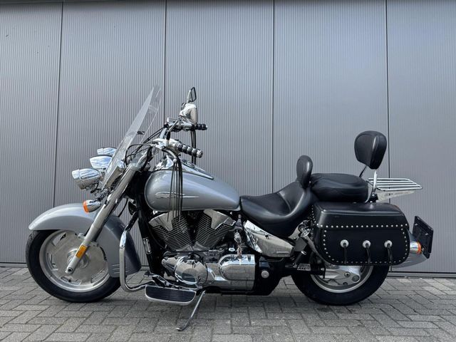 honda - vtx-1300-retro