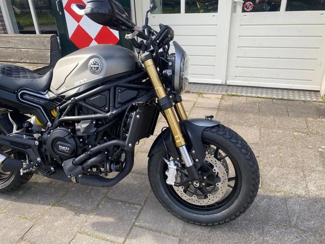 benelli - leoncino-800