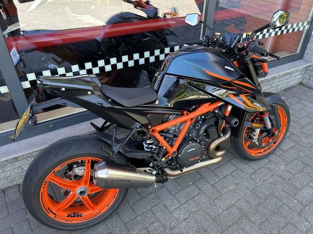 ktm - 1290-super-duke-r
