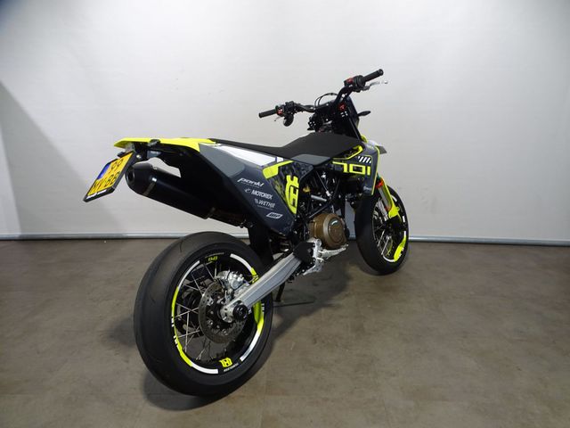 husqvarna - 701-supermoto