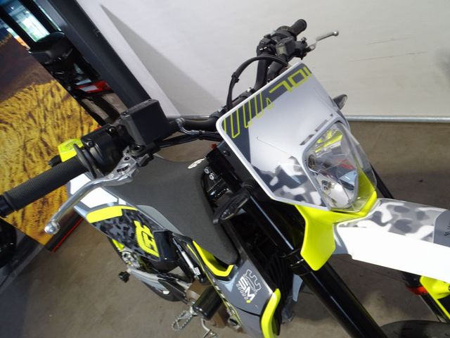 husqvarna - 701-supermoto
