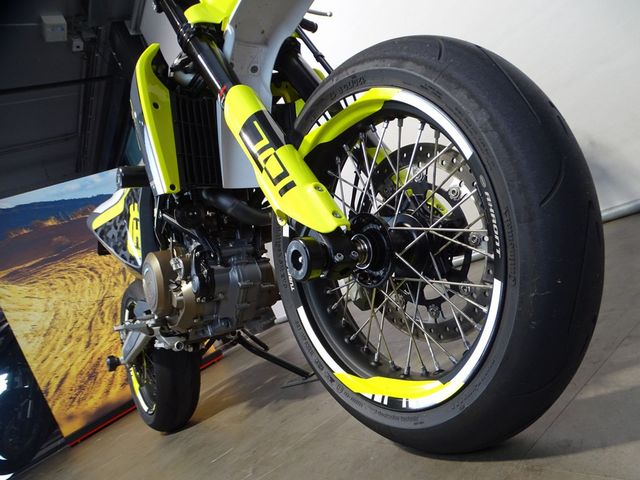 husqvarna - 701-supermoto