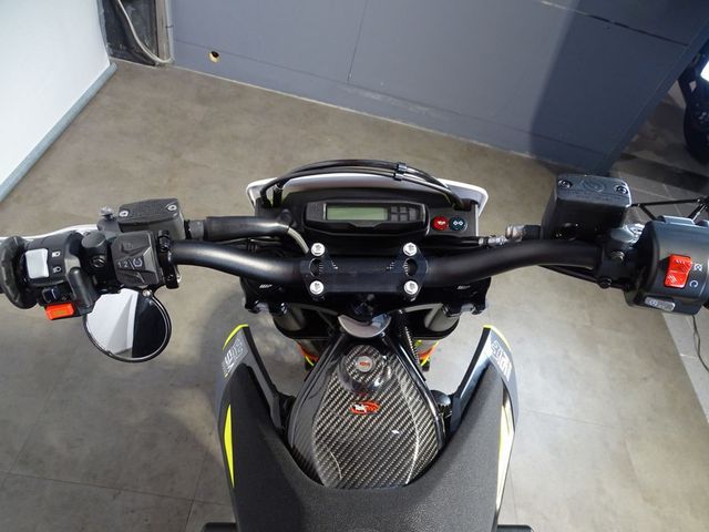 husqvarna - 701-supermoto