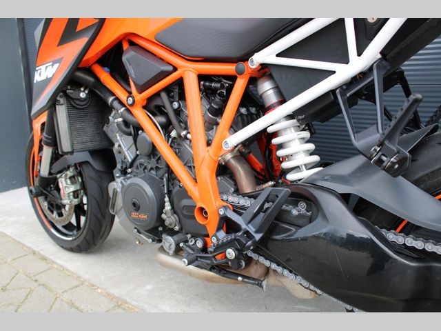 ktm - 1290-super-duke-r