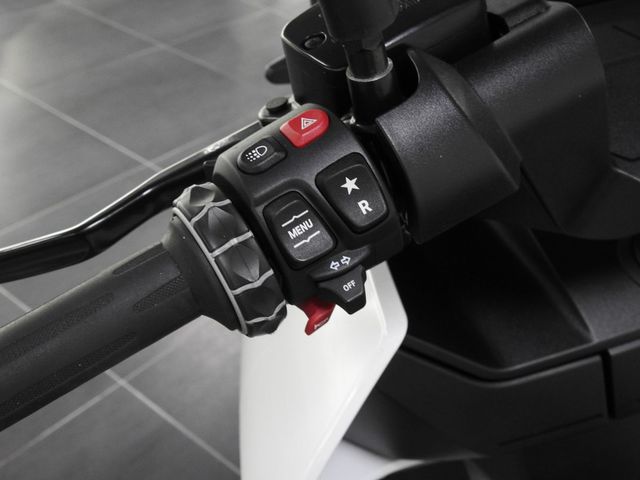 bmw - ce-04