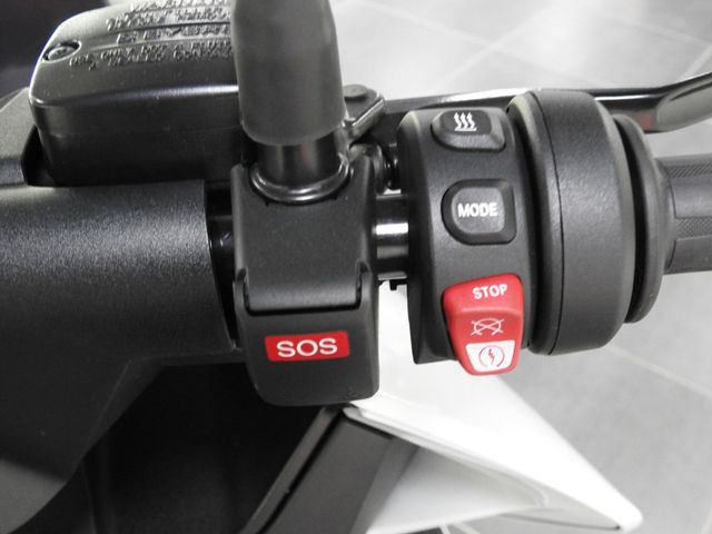 bmw - ce-04