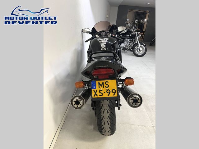 honda - cbr-1100--xx-super-blackbird