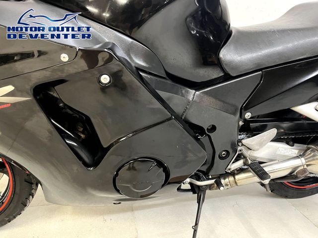 honda - cbr-1100--xx-super-blackbird