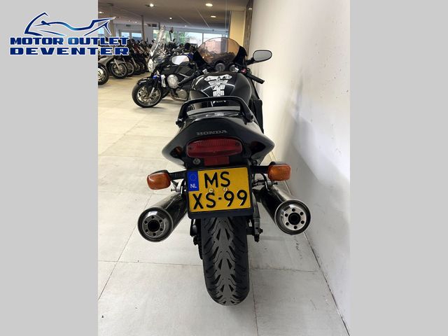 honda - cbr-1100--xx-super-blackbird