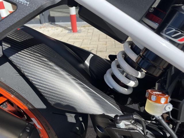ktm - 1290-super-duke-r