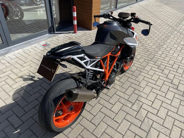 ktm - 1290-super-duke-r