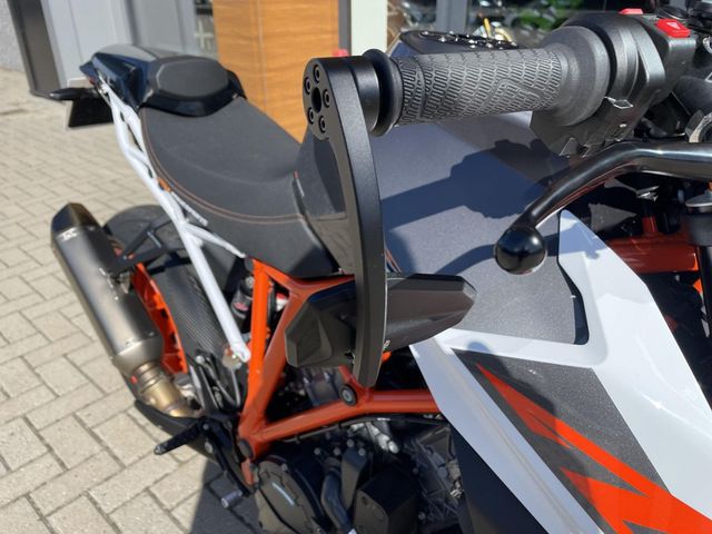 ktm - 1290-super-duke-r
