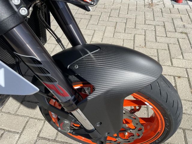 ktm - 1290-super-duke-r