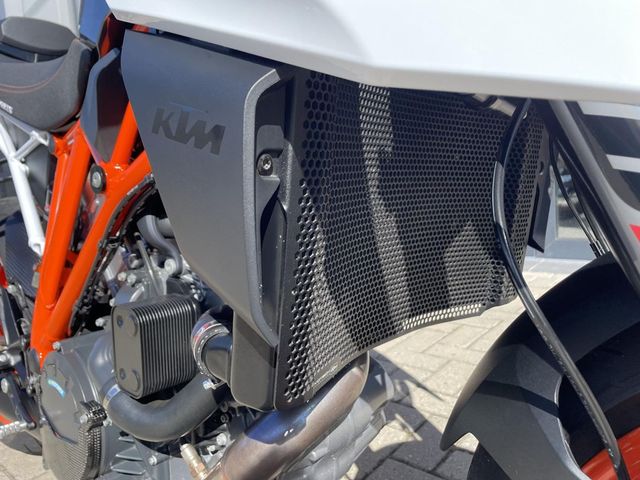 ktm - 1290-super-duke-r