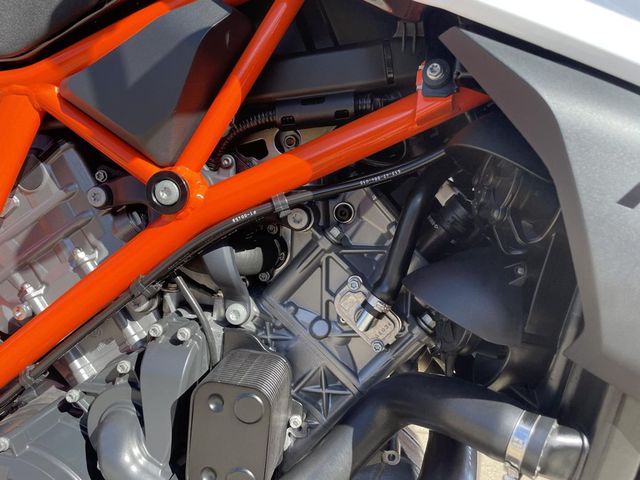 ktm - 1290-super-duke-r