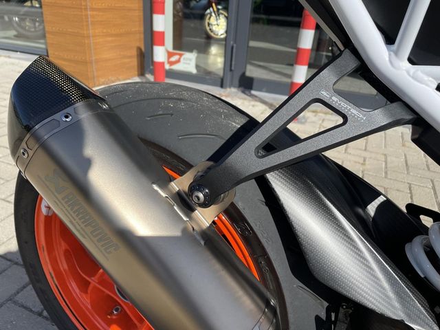 ktm - 1290-super-duke-r