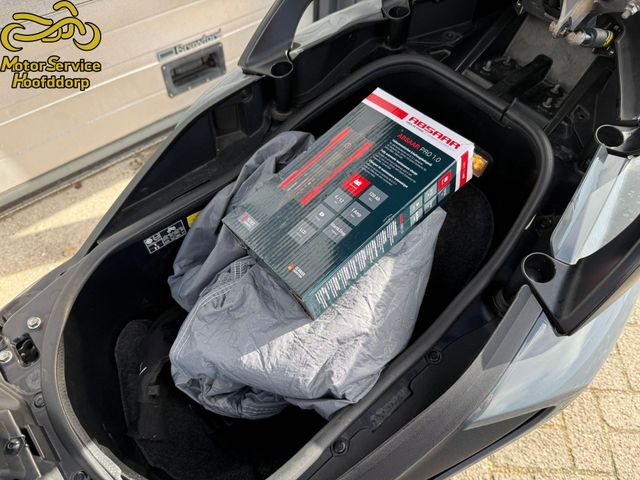 yamaha - tmax-tech-max-560