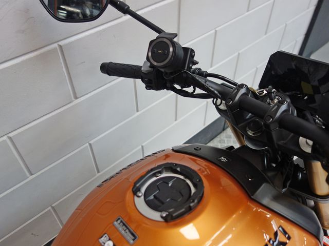 suzuki - gsx-8t