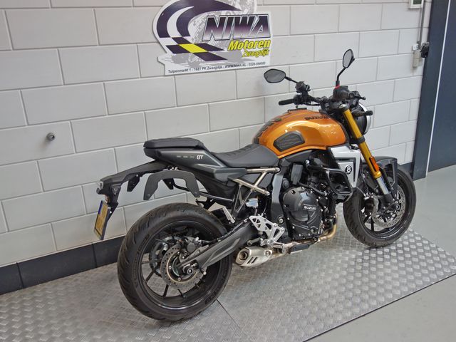 suzuki - gsx-8t