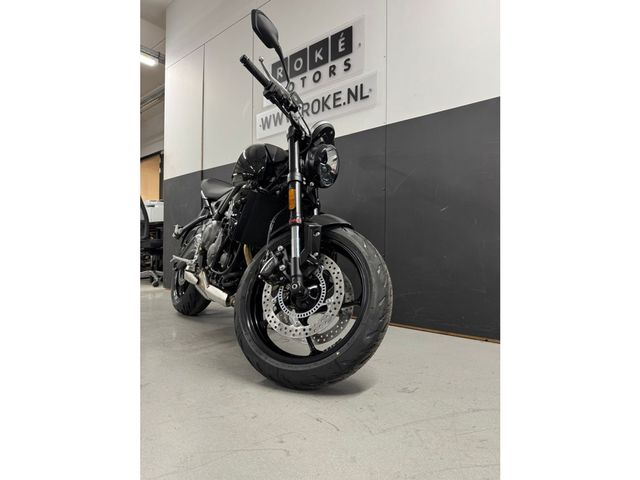 triumph - trident-660