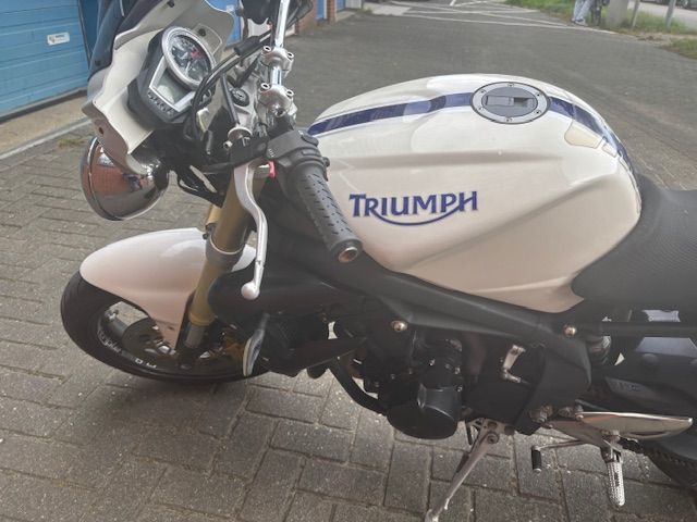 triumph - street-triple