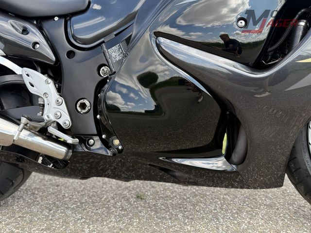 suzuki - gsx-r-1300-hayabusa