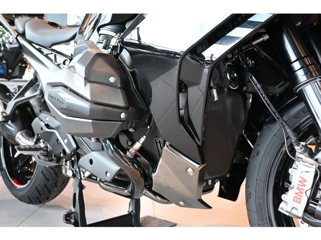bmw - r-1300-rs
