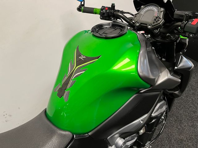 kawasaki - z900