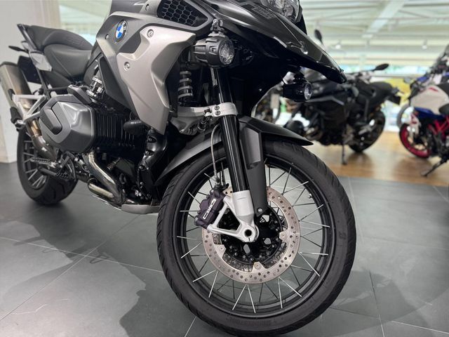 bmw - r-1250-gs-triple-black