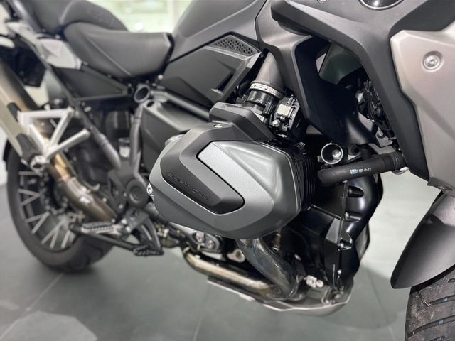 bmw - r-1250-gs-triple-black