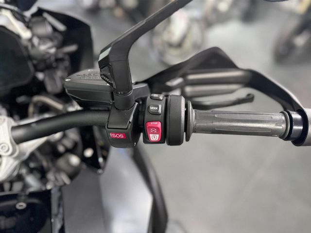 bmw - r-1250-gs-triple-black