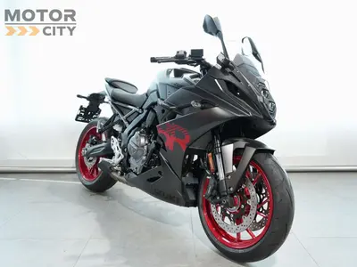 SUZUKI GSX-8R – foto 2