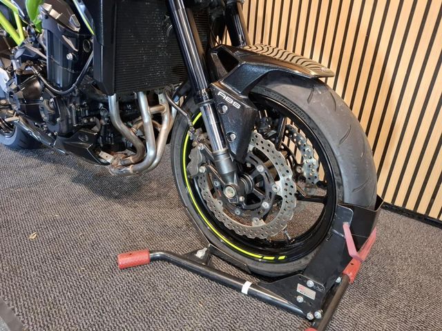 kawasaki - z900