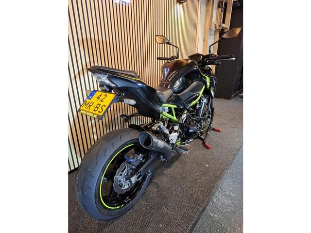 kawasaki - z900
