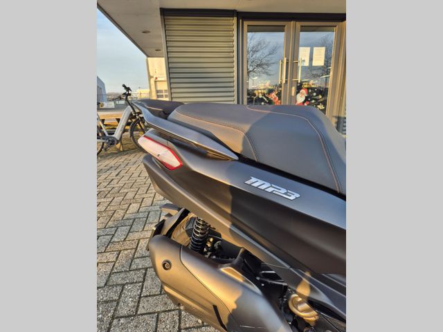 piaggio - mp3-530-hpe-advance-exlusive