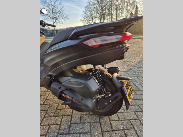 piaggio - mp3-530-hpe-advance-exlusive