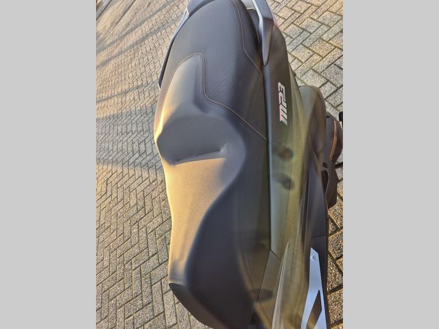 piaggio - mp3-530-hpe-advance-exlusive