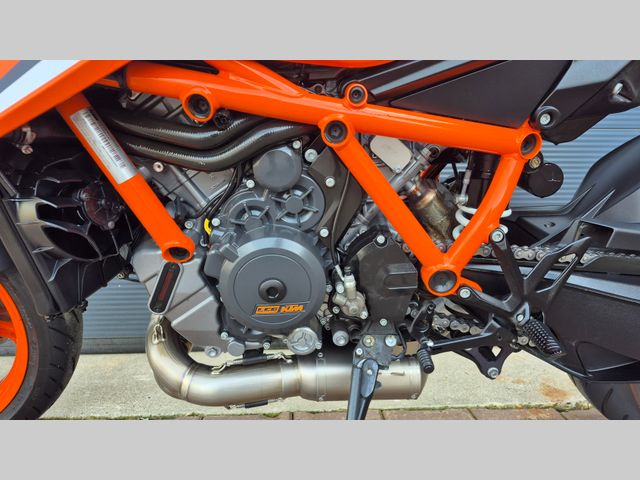 ktm - 1290-super-duke-r